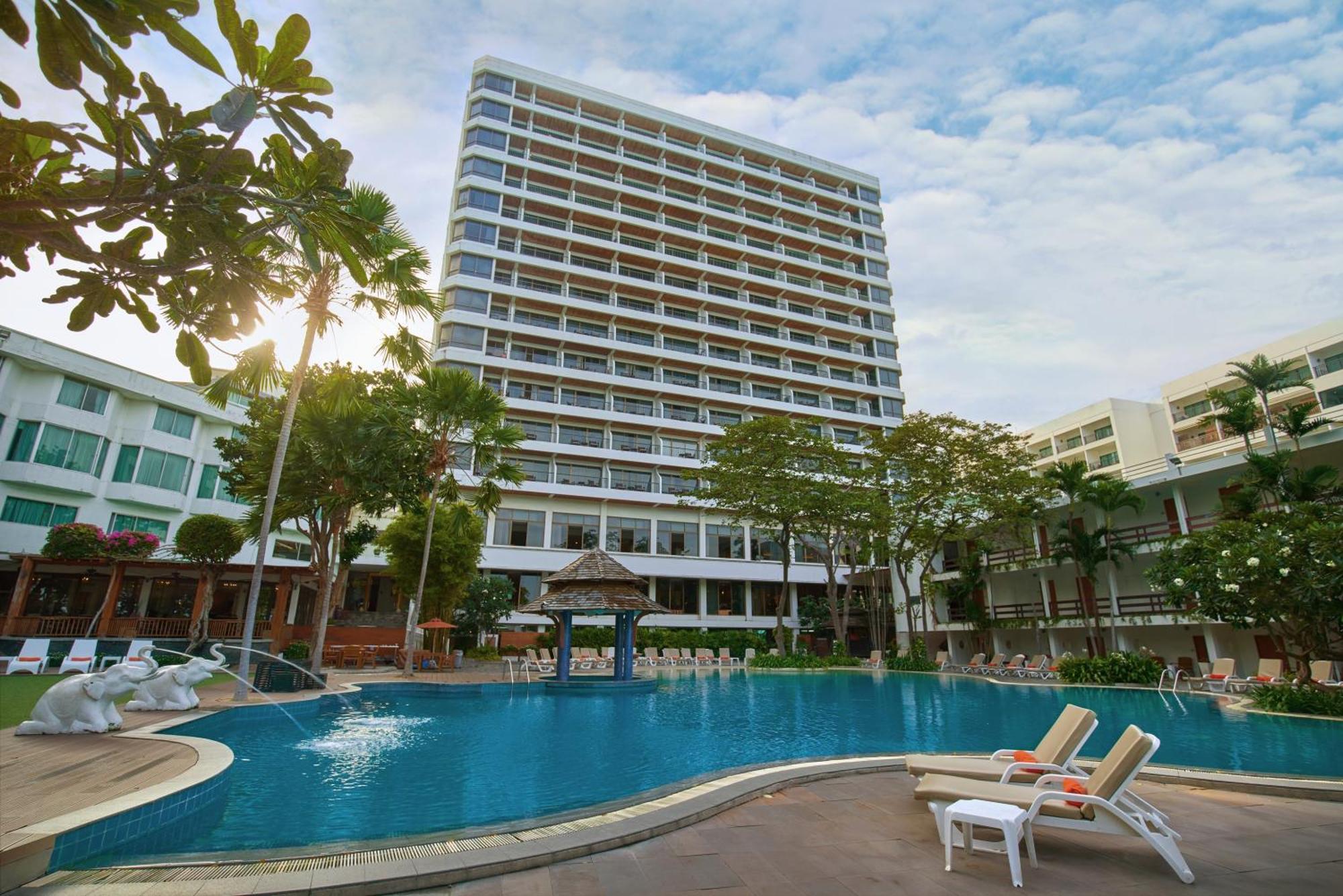Cosy Beach Hotel - Sha Extra Plus Патая Екстериор снимка
